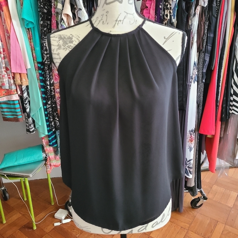 Gorgeous soft flowy summer top hp🔥🔥🔥🔥🔥 - Picture 2 of 4